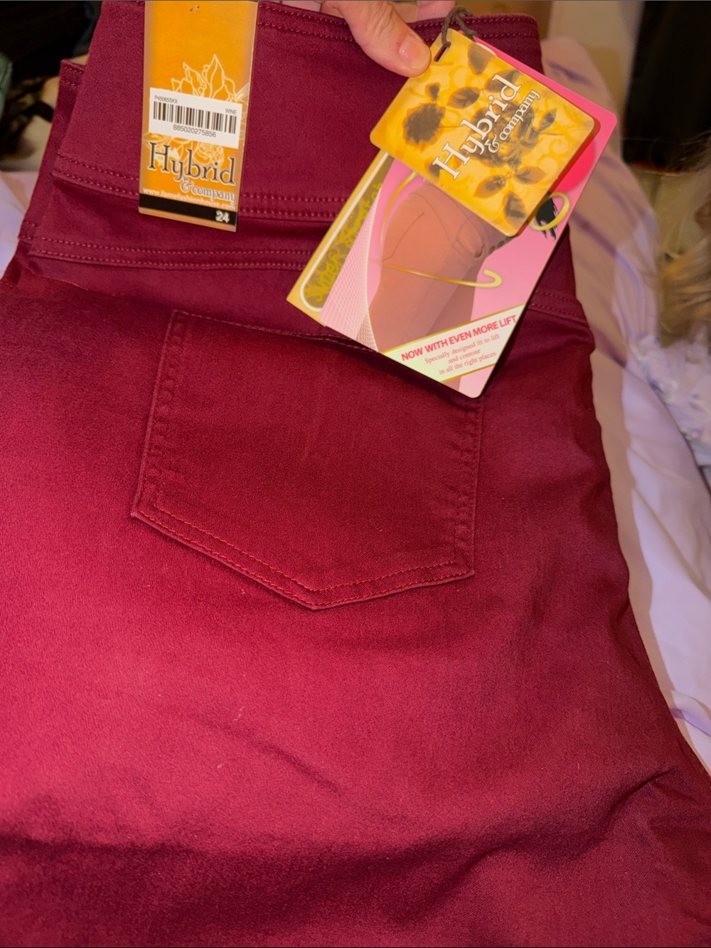 Hybrid & company Women's High-Rise Jeans — Burgundy